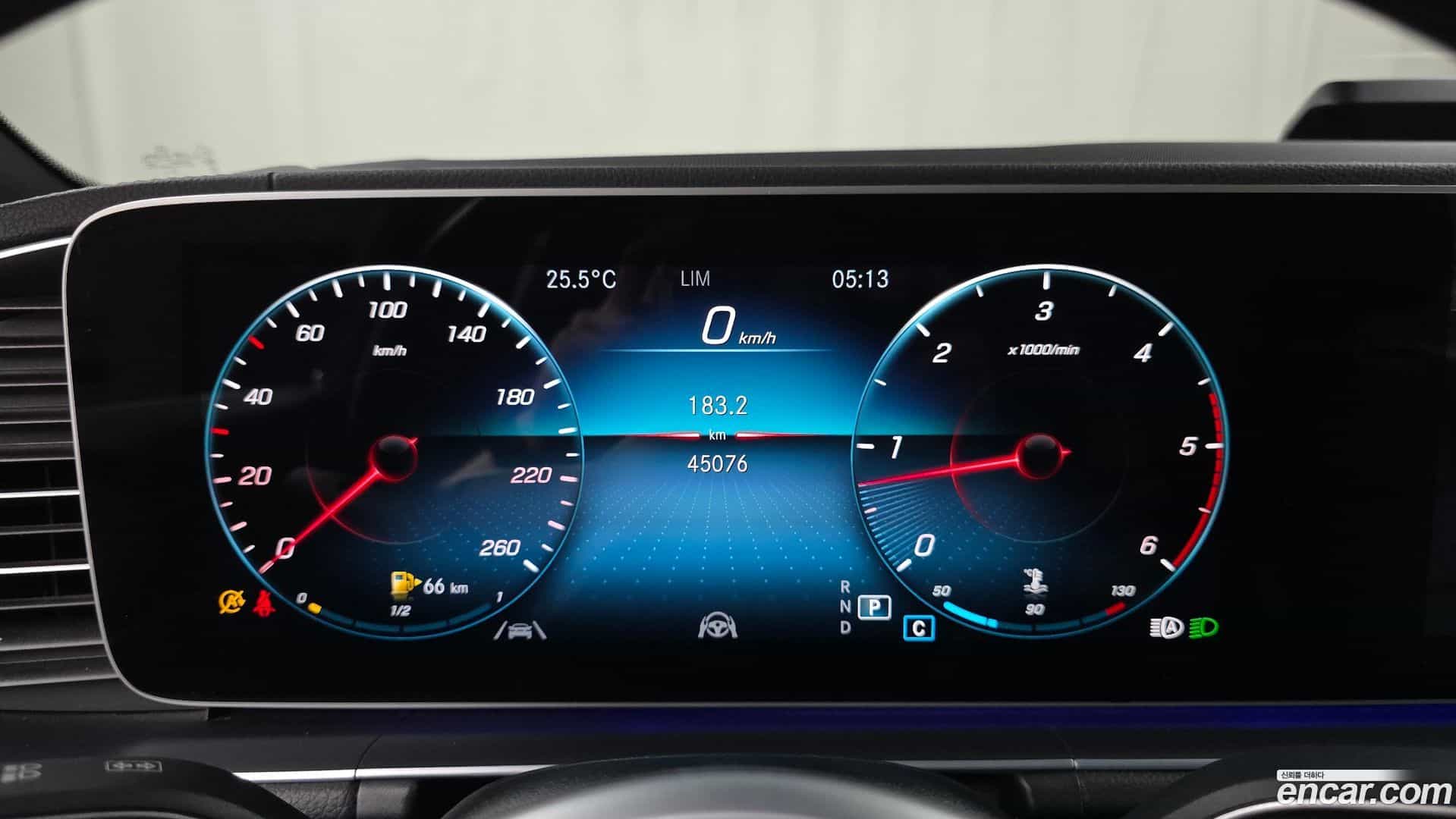 GLE-Class Mercedes-Benz 2021.6-INNER-008