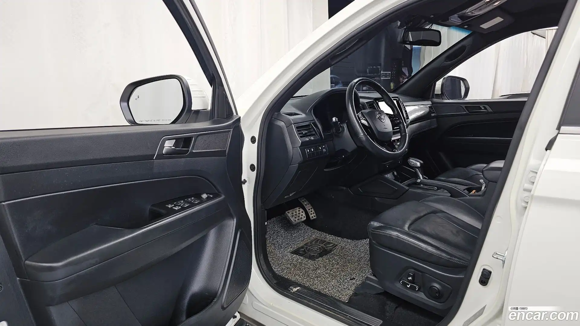 Rexton KG Mobility 2022.0-INNER-010