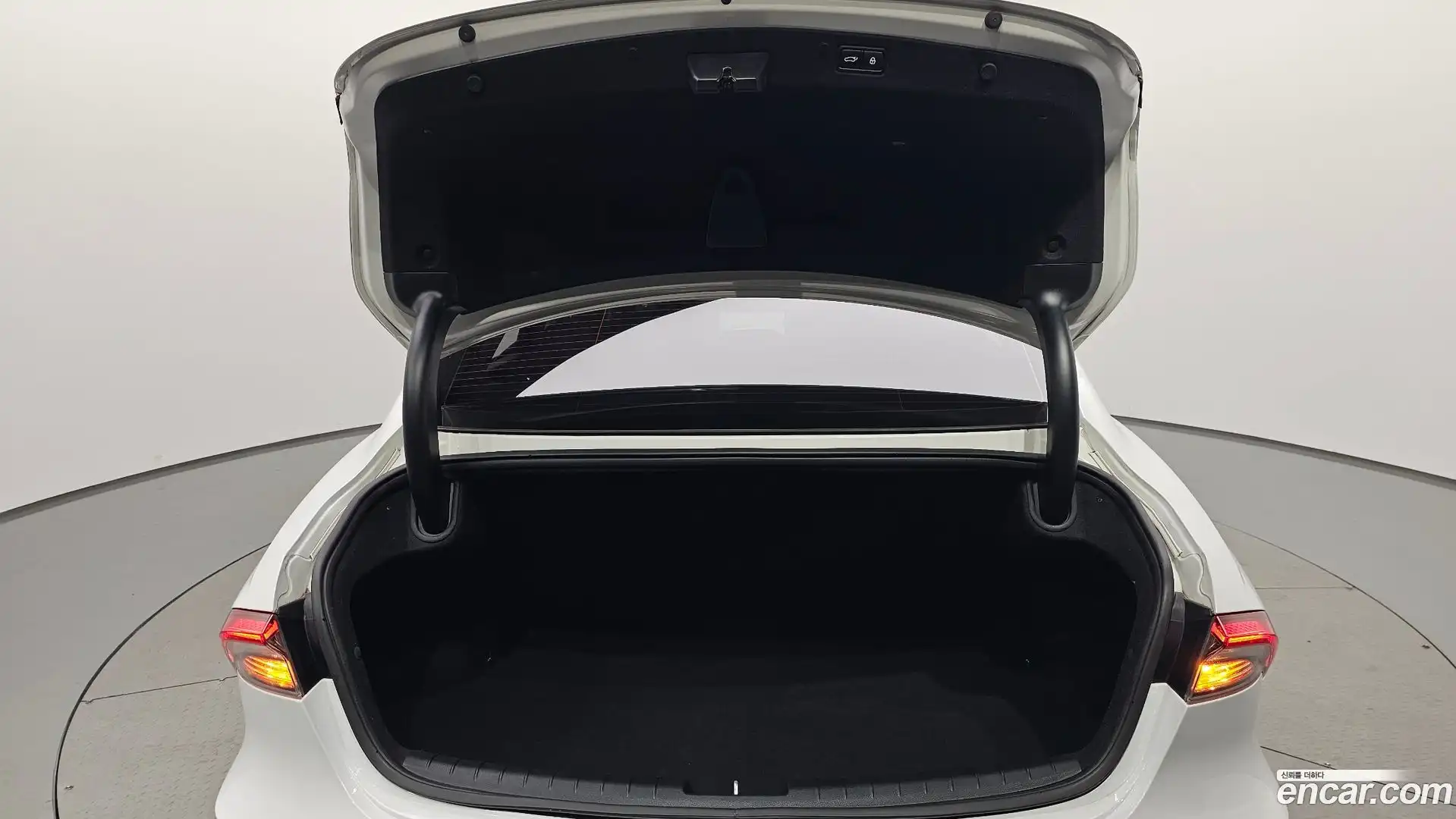 Grandeur Hyundai 2021.0-OPTION-024