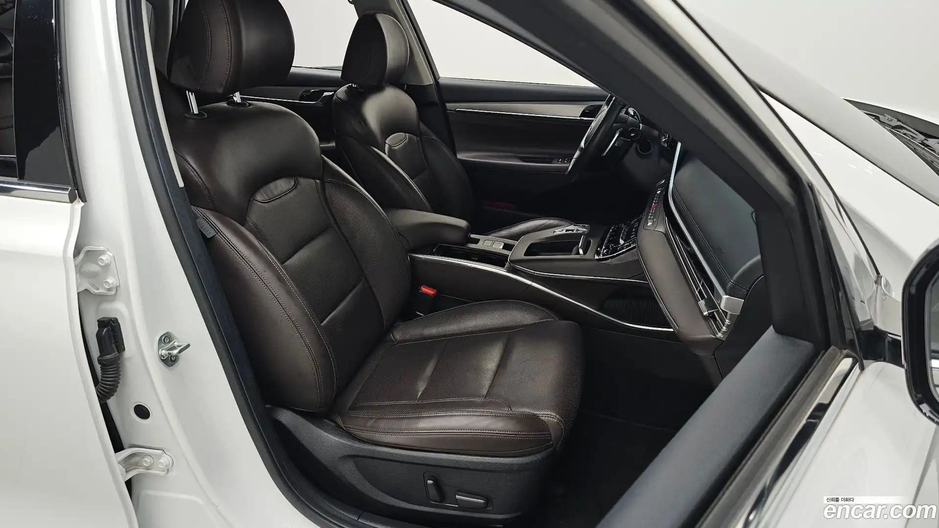 Grandeur Hyundai 2021.0-INNER-036