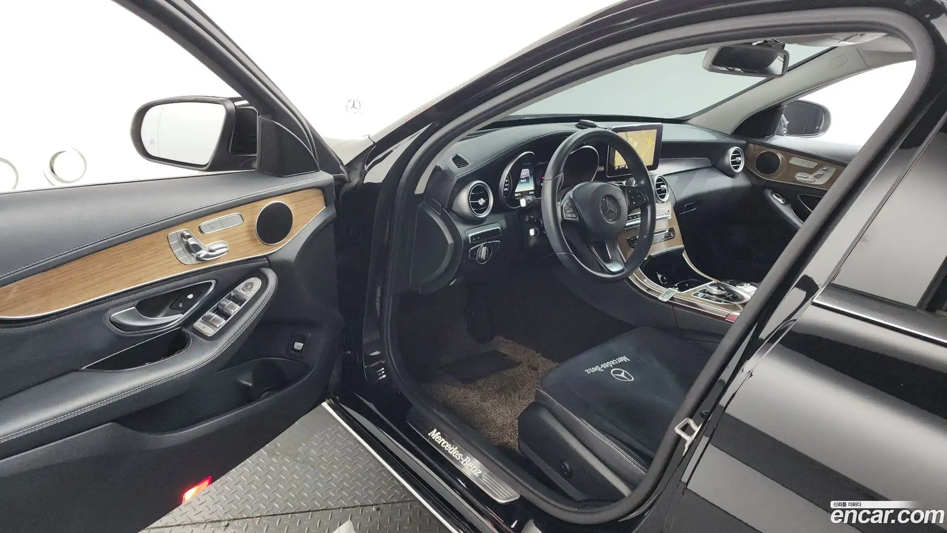 C-Class Mercedes-Benz 2015.9-INNER-010