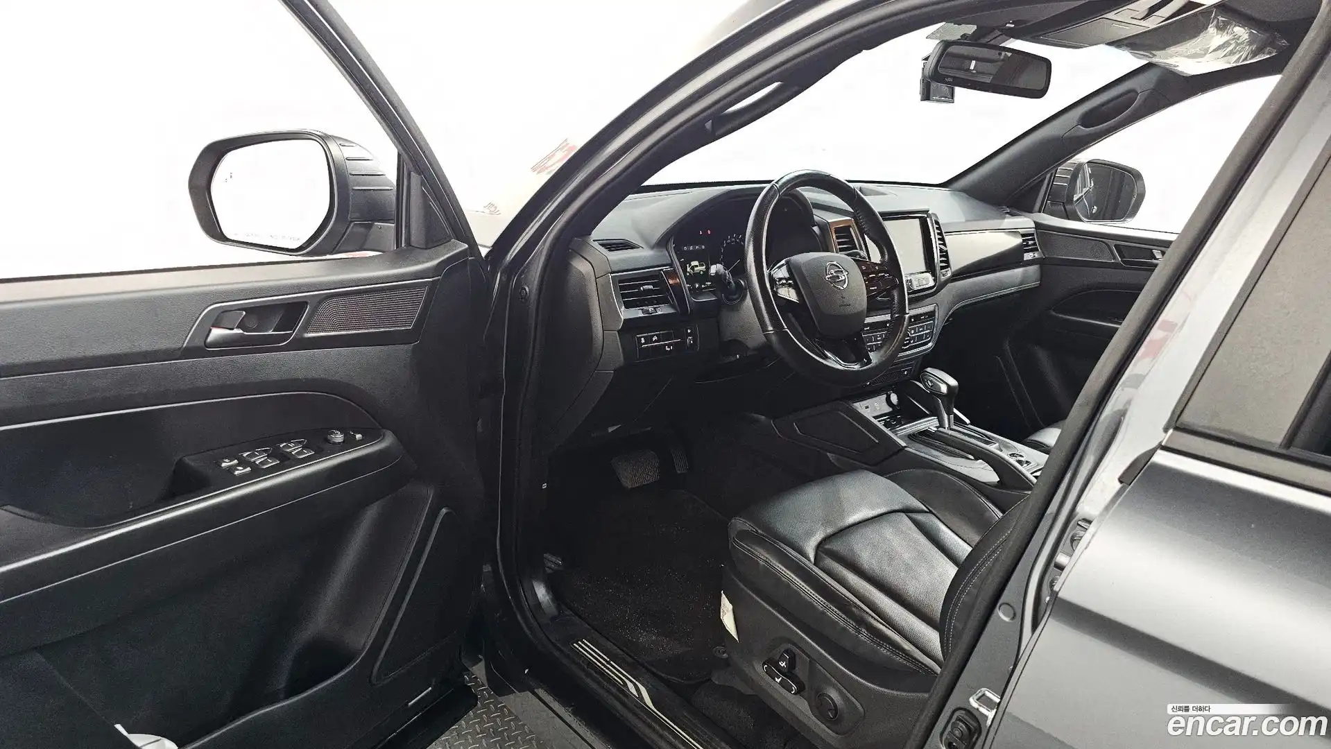 Rexton KG Mobility 2021.11-INNER-010