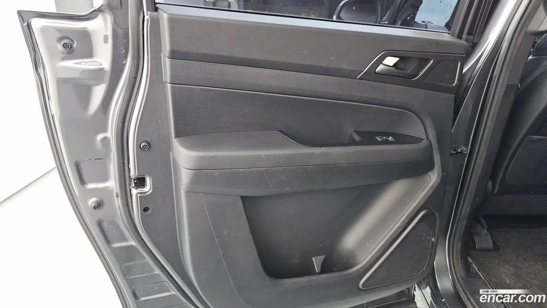 Rexton KG Mobility 2021.11-INNER-035