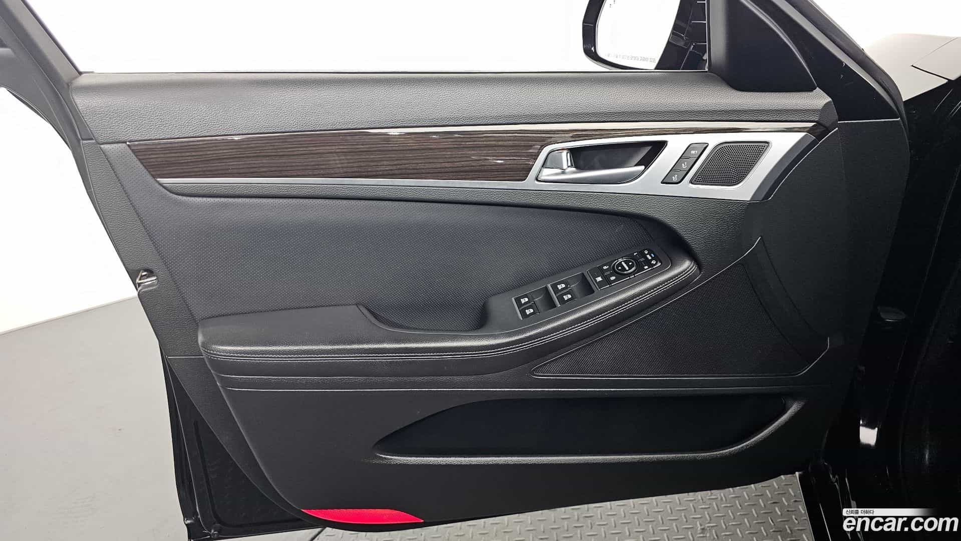 G80 Genesis 2018.4-INNER-034