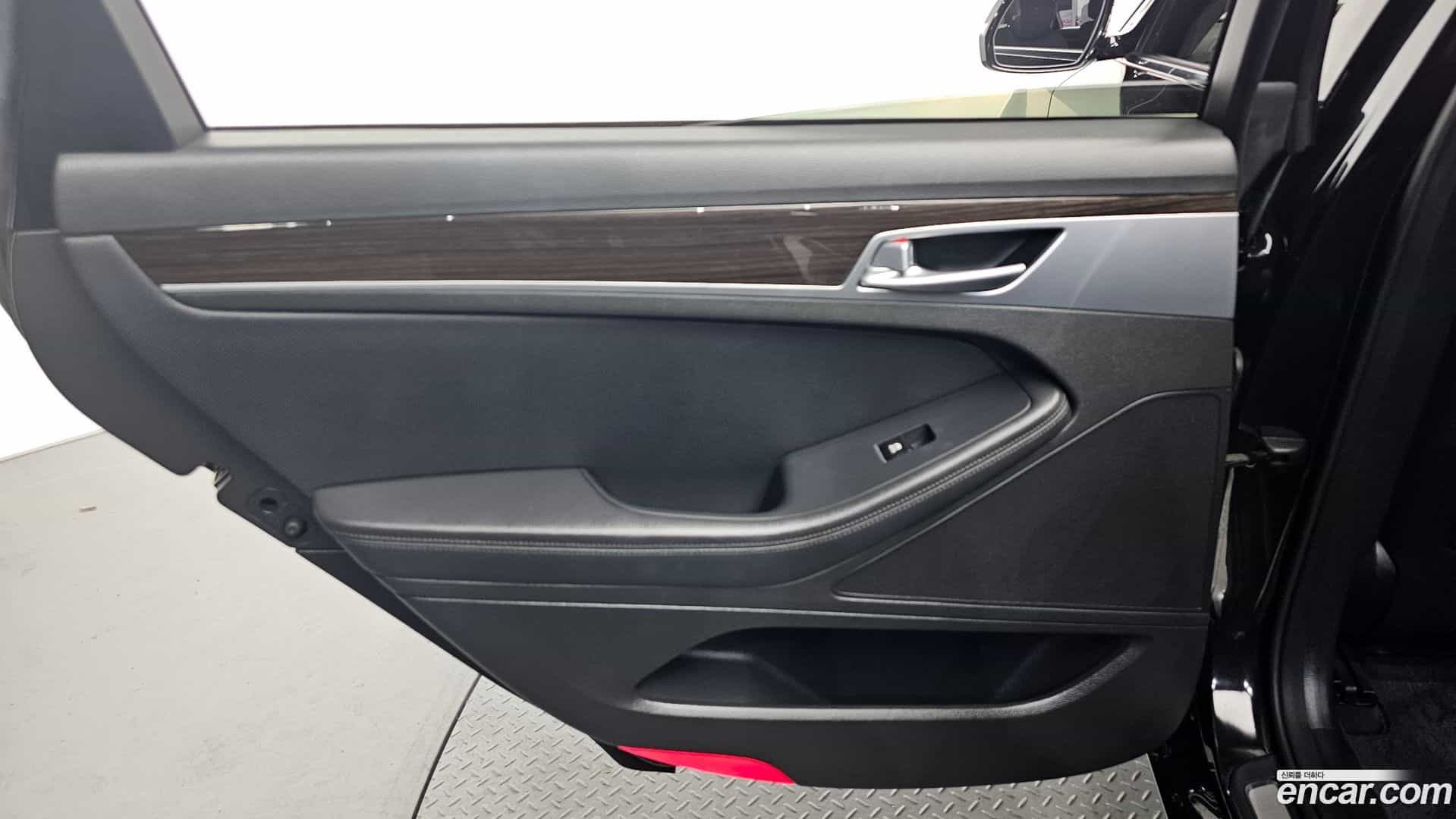 G80 Genesis 2018.4-INNER-035