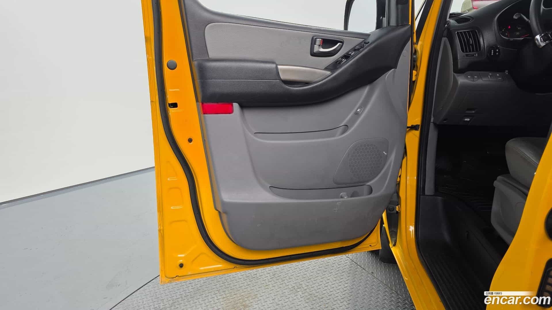 Starex Hyundai 2015.5-INNER-034