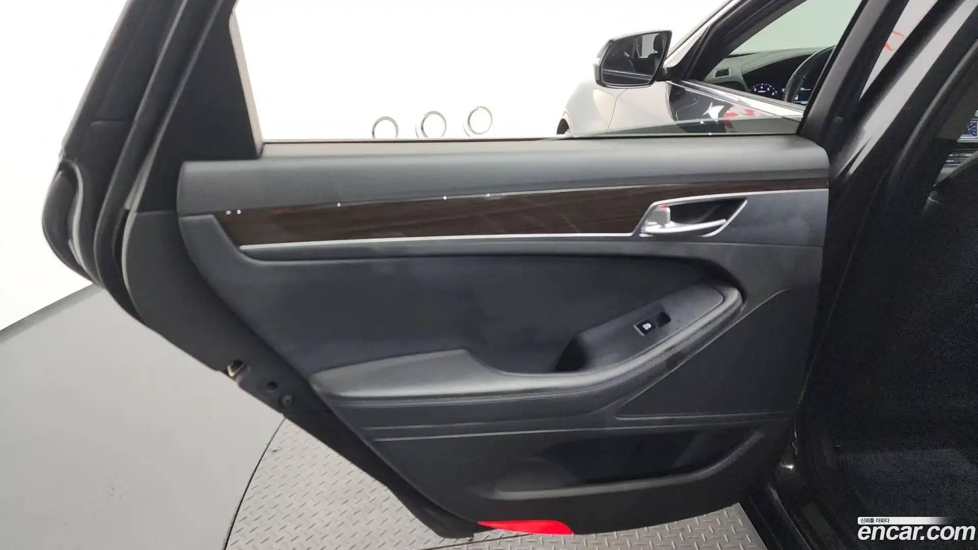 G80 Genesis 2018.5-INNER-035