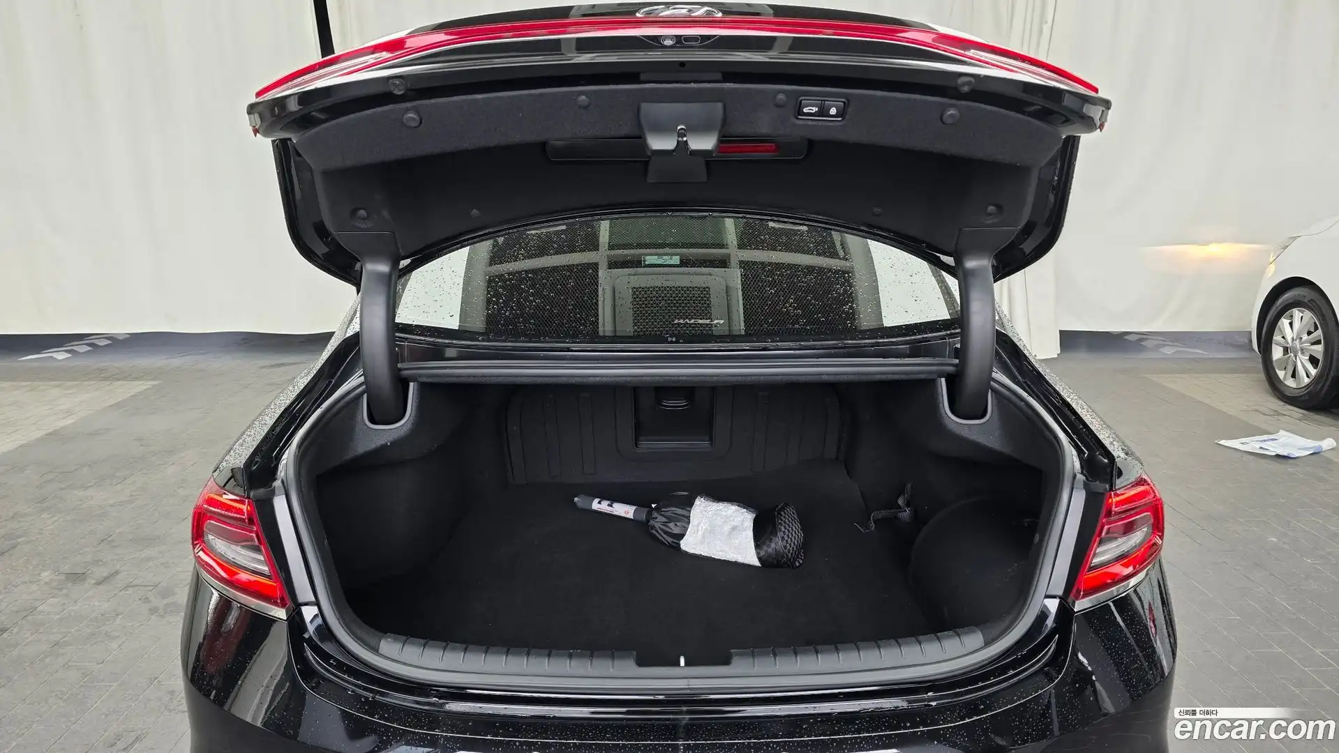 Grandeur Hyundai 2018.6-OPTION-024