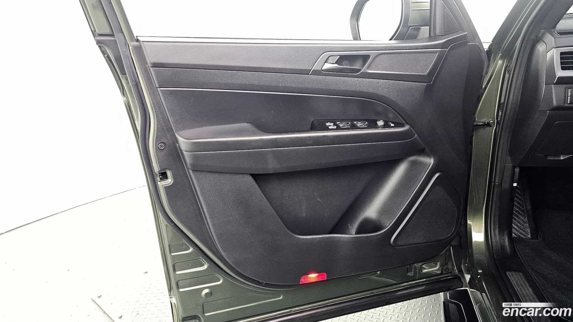 Rexton KG Mobility 2022.5-INNER-034