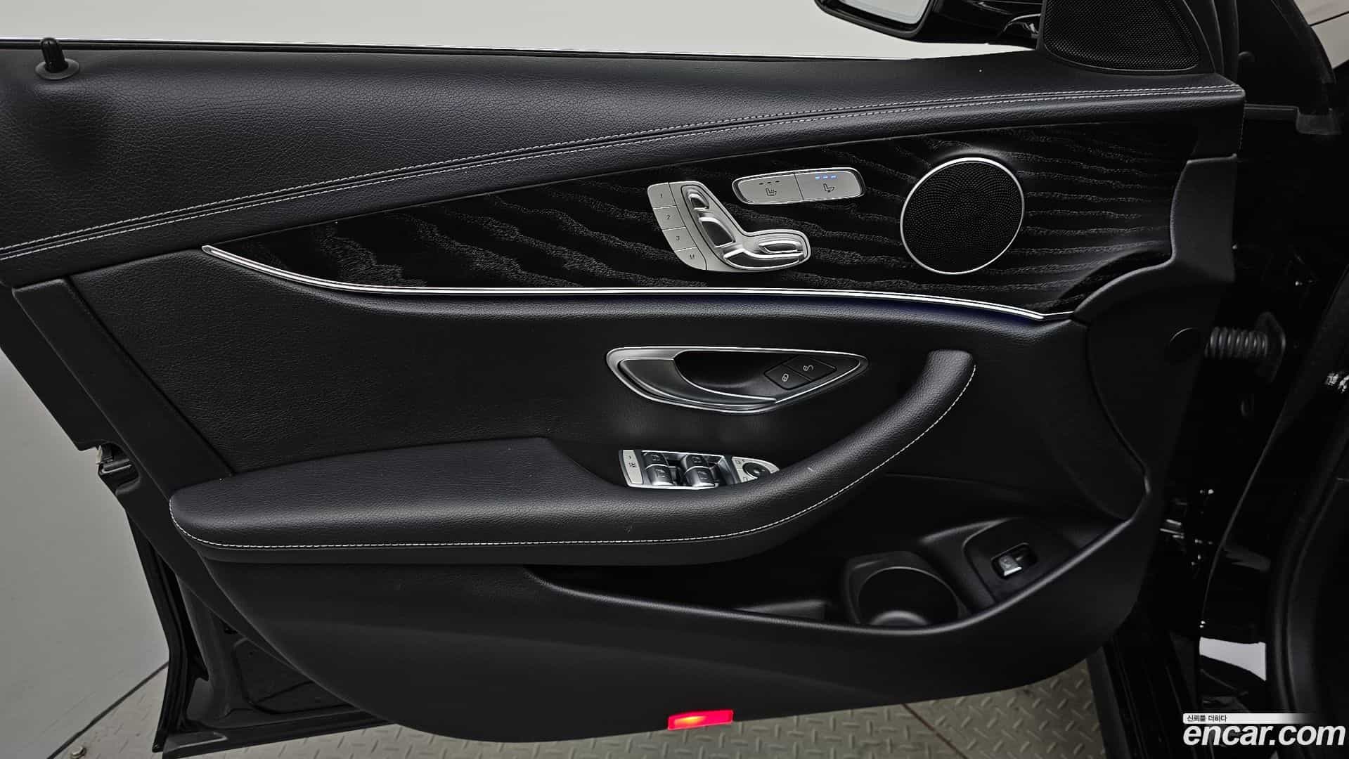 E-Class Mercedes-Benz 2023.4-INNER-034