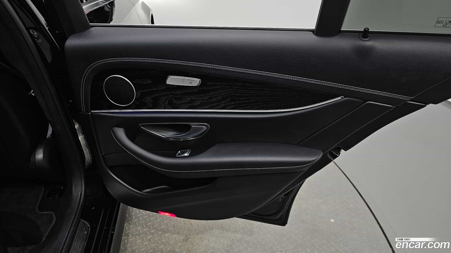 E-Class Mercedes-Benz 2023.4-INNER-035