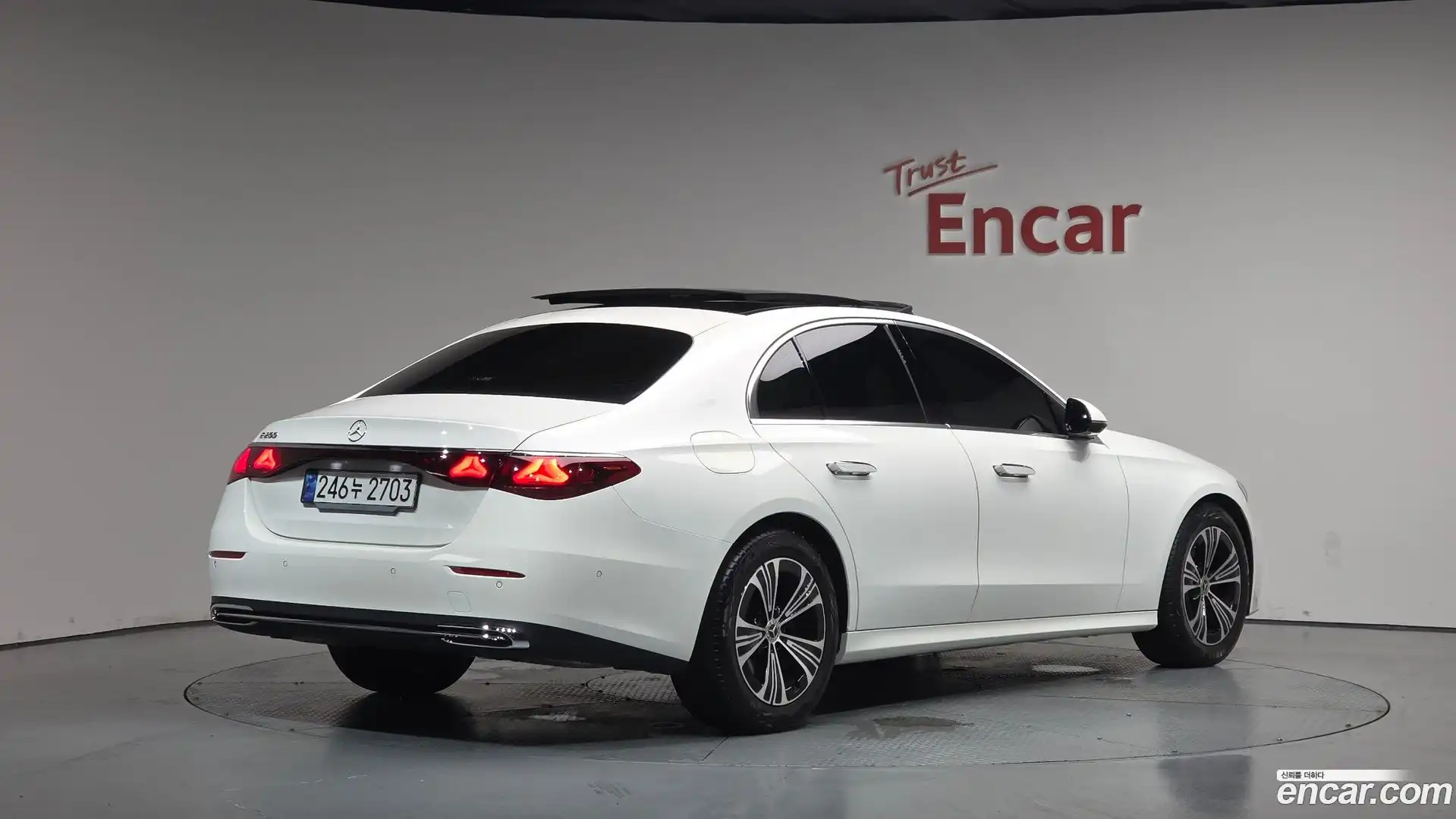 E-Class Mercedes-Benz 2024.8-OUTER-002