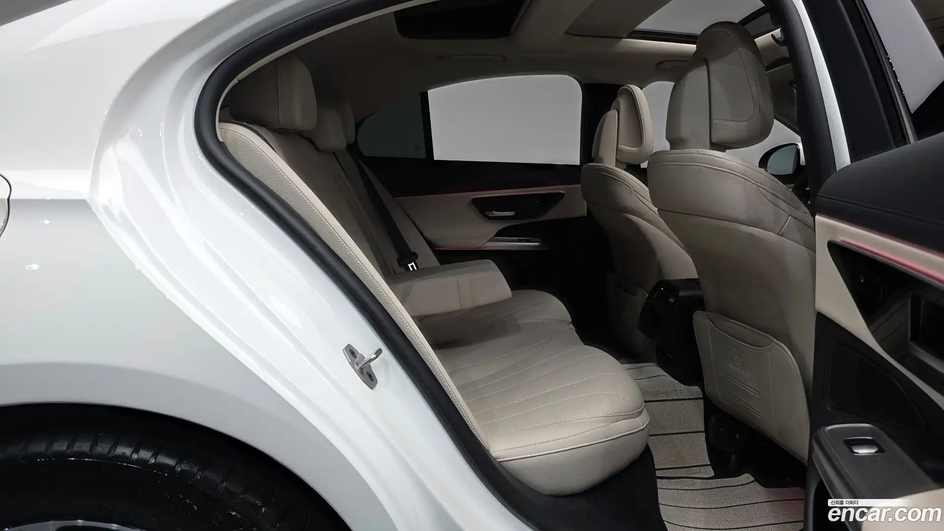 E-Class Mercedes-Benz 2024.8-OPTION-015