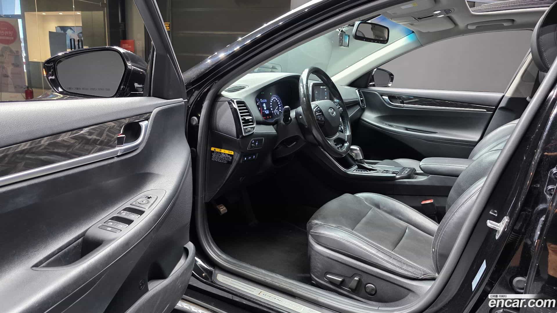 Grandeur Hyundai 2019.0-INNER-010