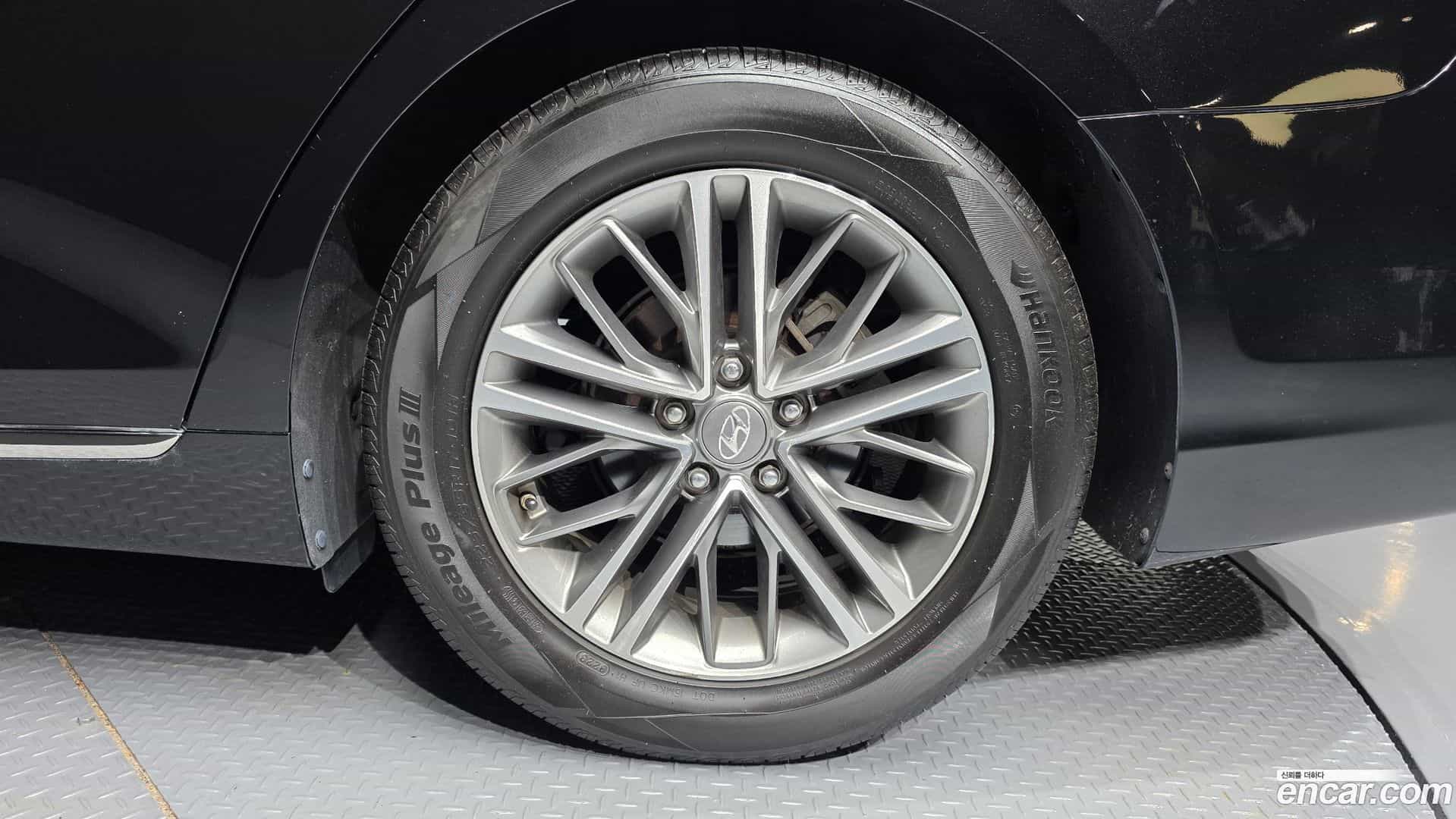 Grandeur Hyundai 2019.0-OUTER-031