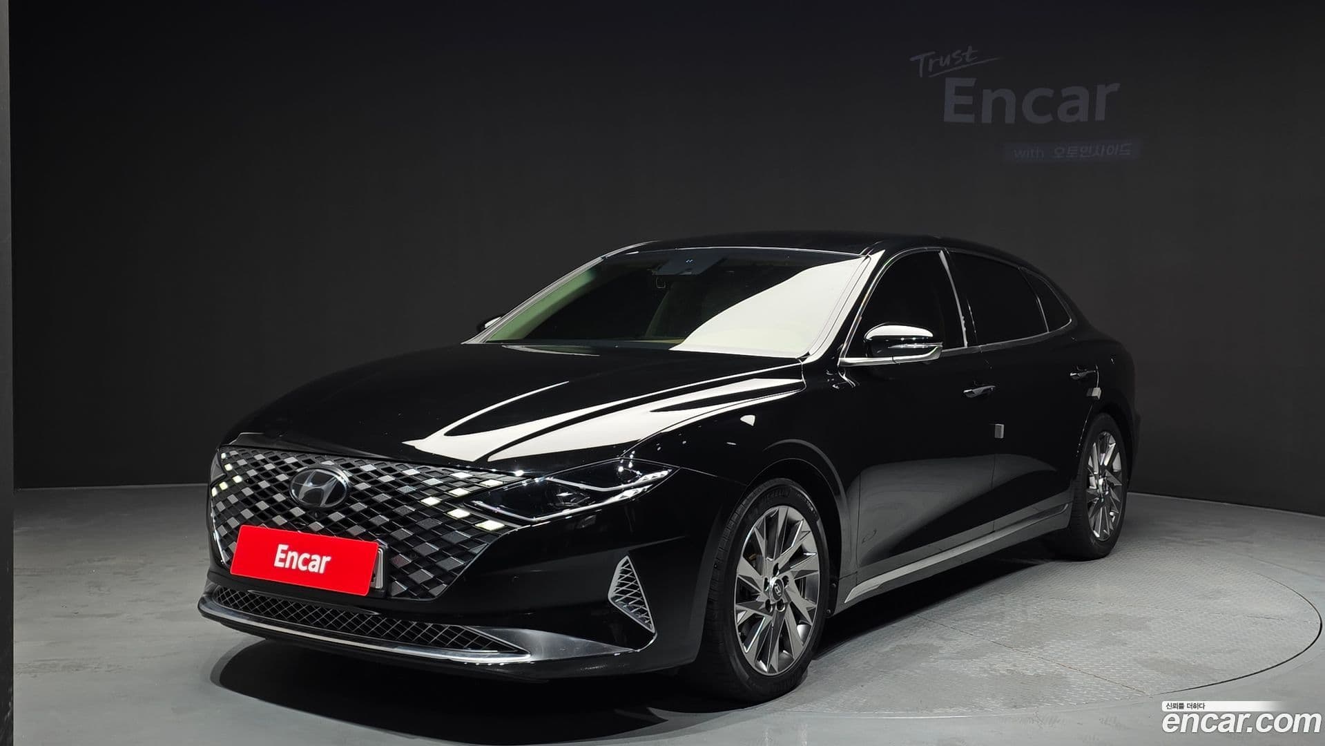 Main__Slider__Photo:Grandeur Hyundai 2021.9-0