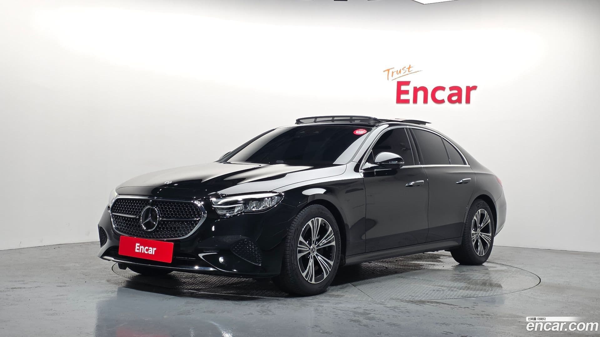 Main__Slider__Photo:E-Class Mercedes-Benz 2025.8-0