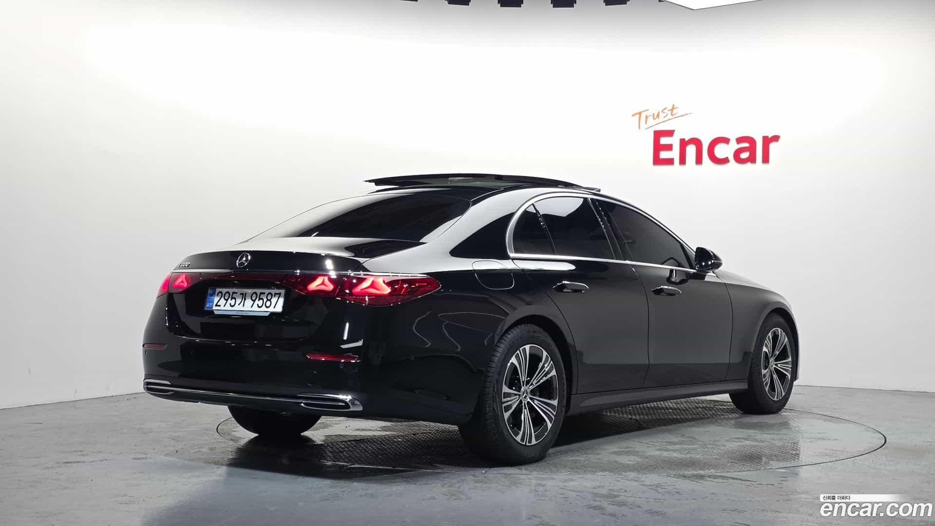 E-Class Mercedes-Benz 2025.8-OUTER-002