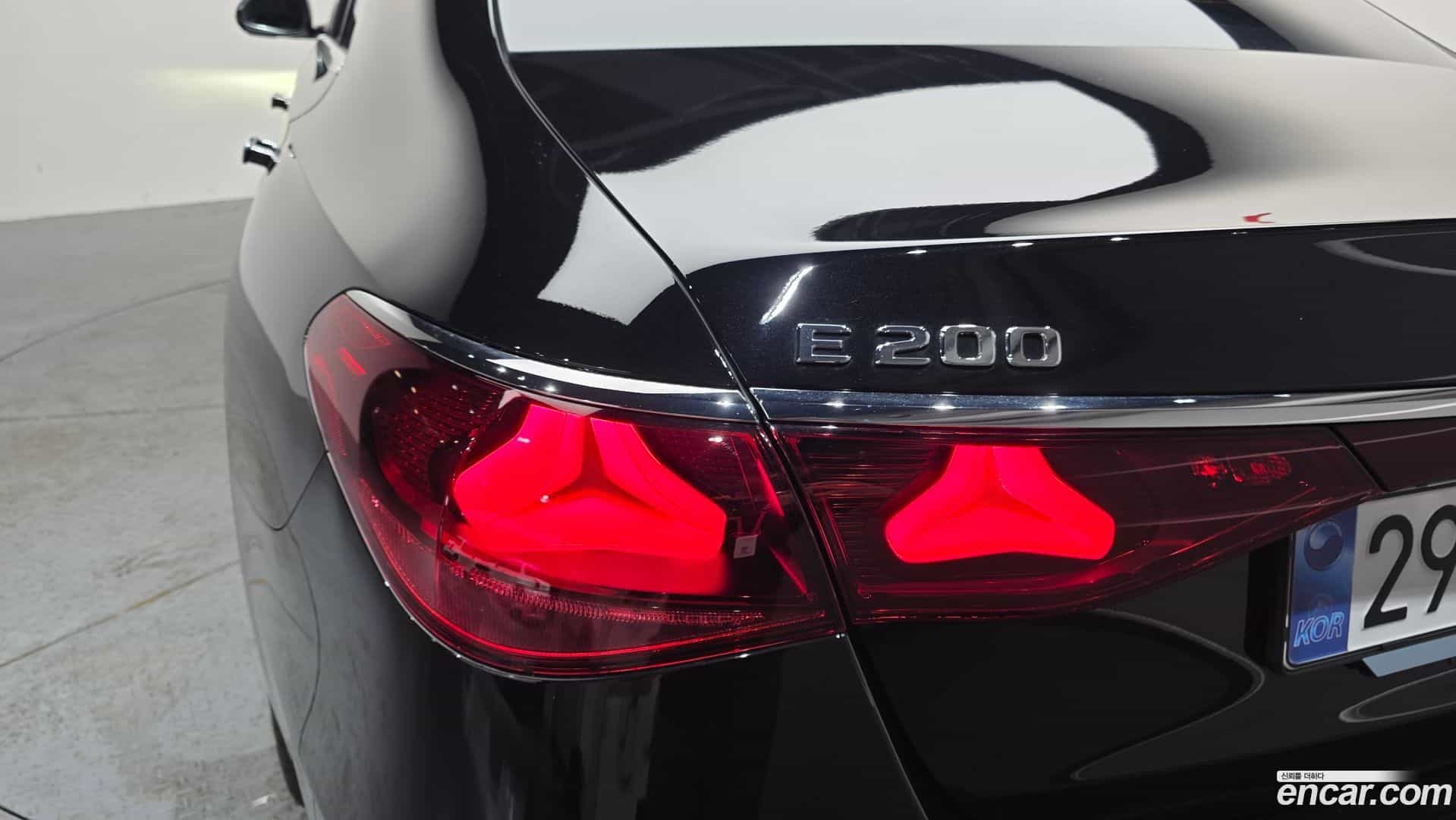 E-Class Mercedes-Benz 2025.8-OUTER-033