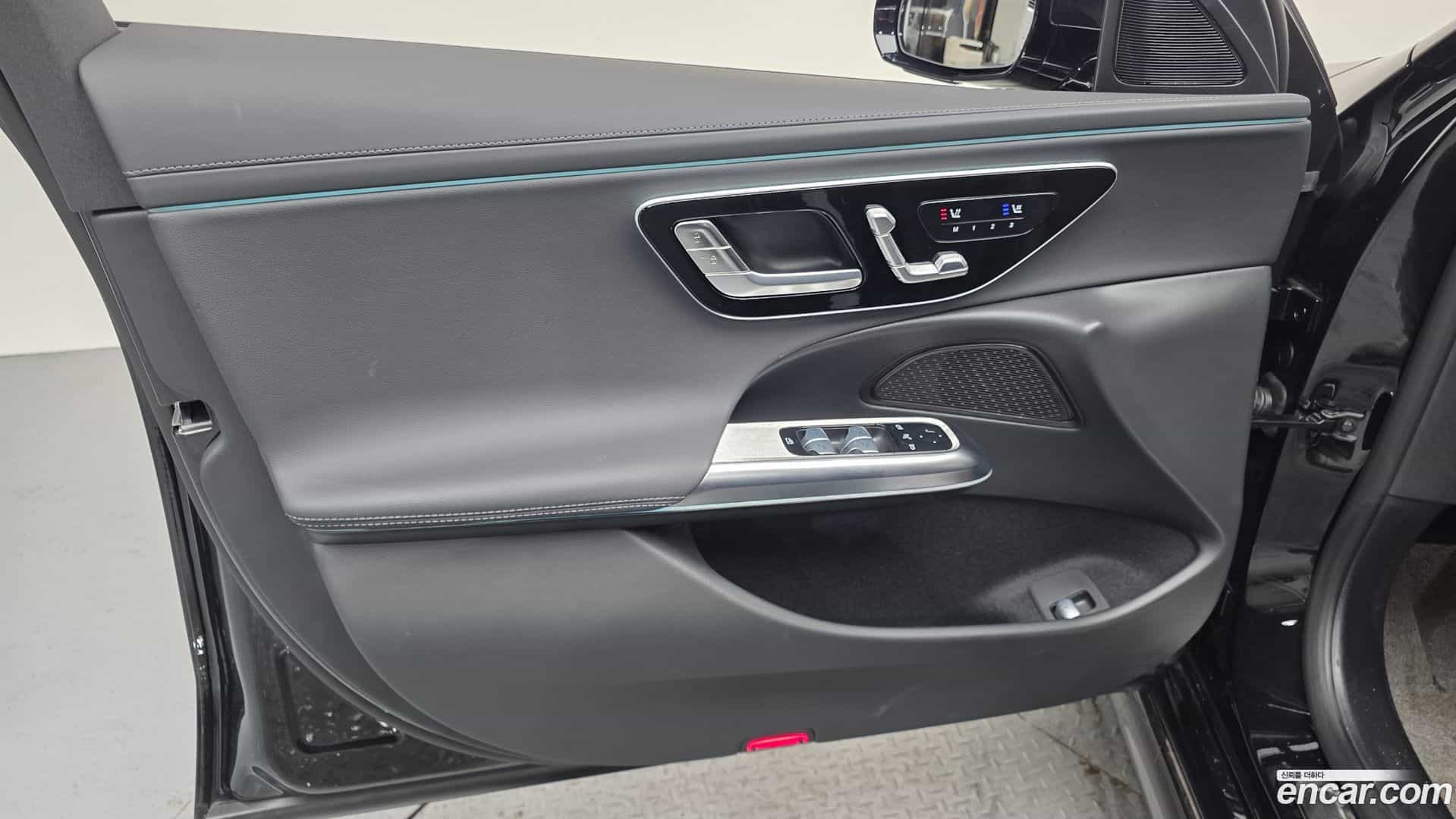 E-Class Mercedes-Benz 2025.8-INNER-034