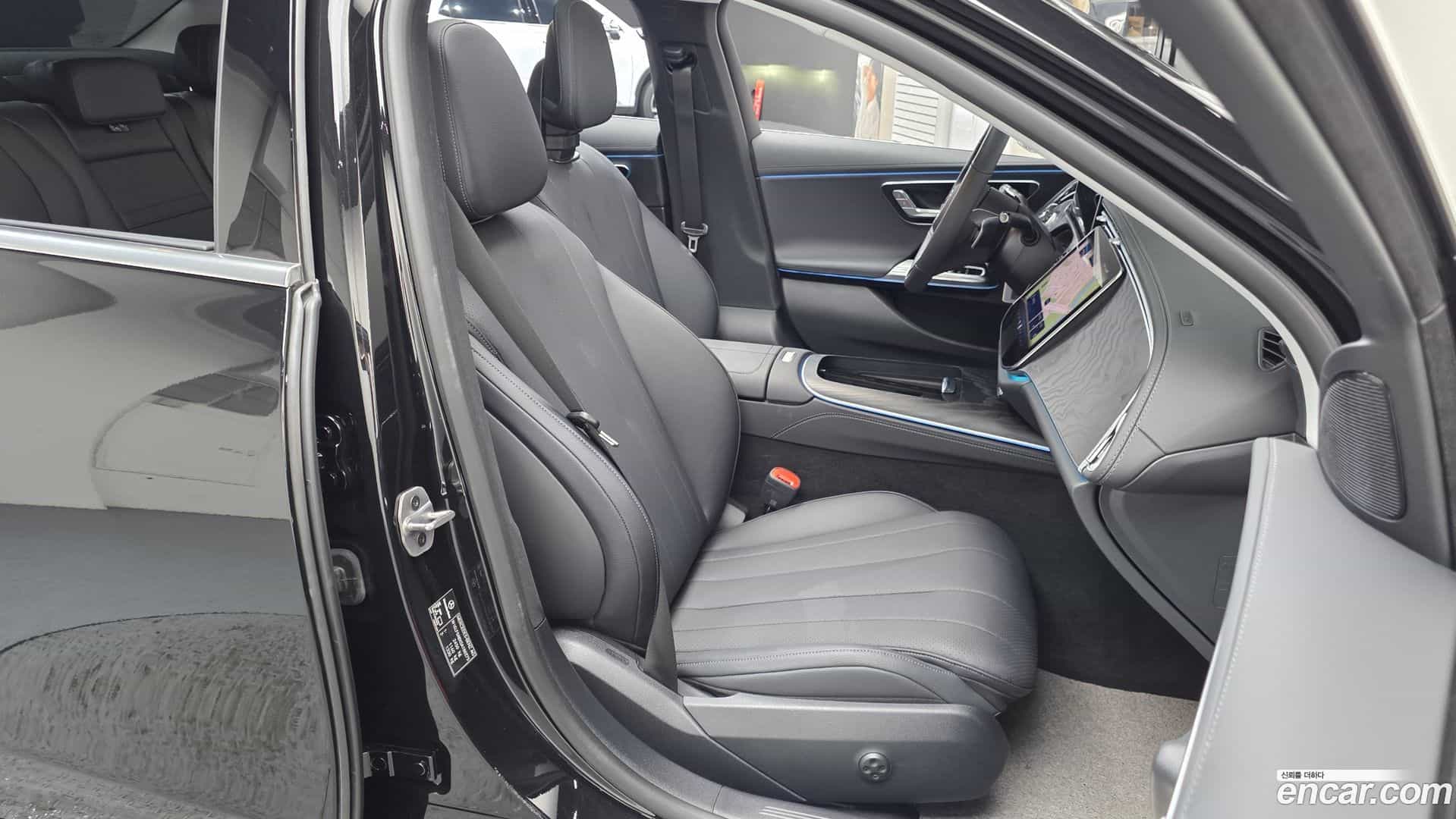 E-Class Mercedes-Benz 2025.8-INNER-036