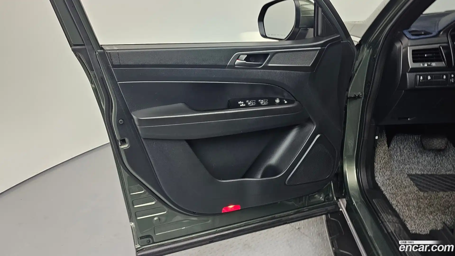 Rexton KG Mobility 2023.1-INNER-034