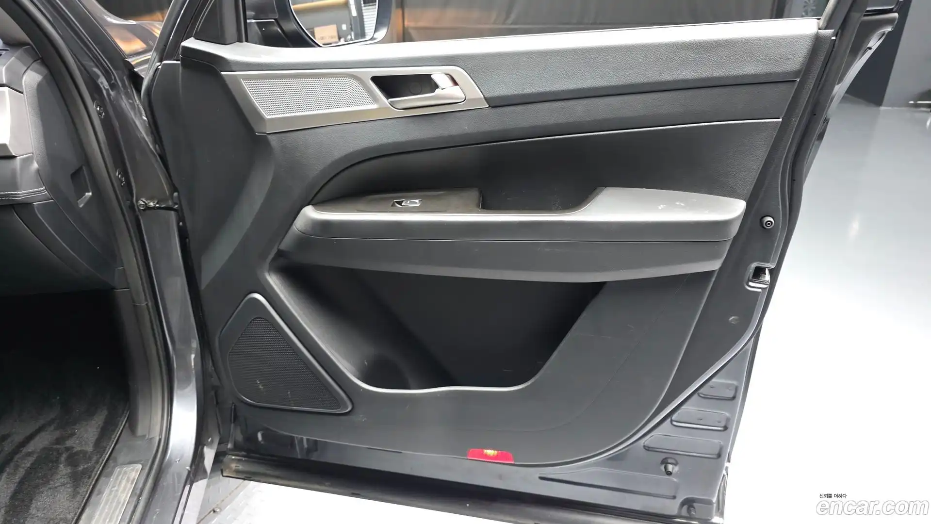 Rexton KG Mobility 2019.7-INNER-034