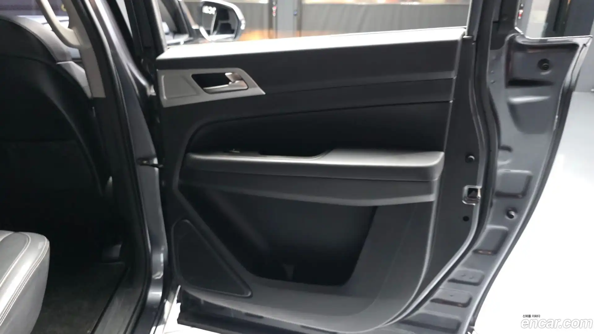 Rexton KG Mobility 2019.7-INNER-035