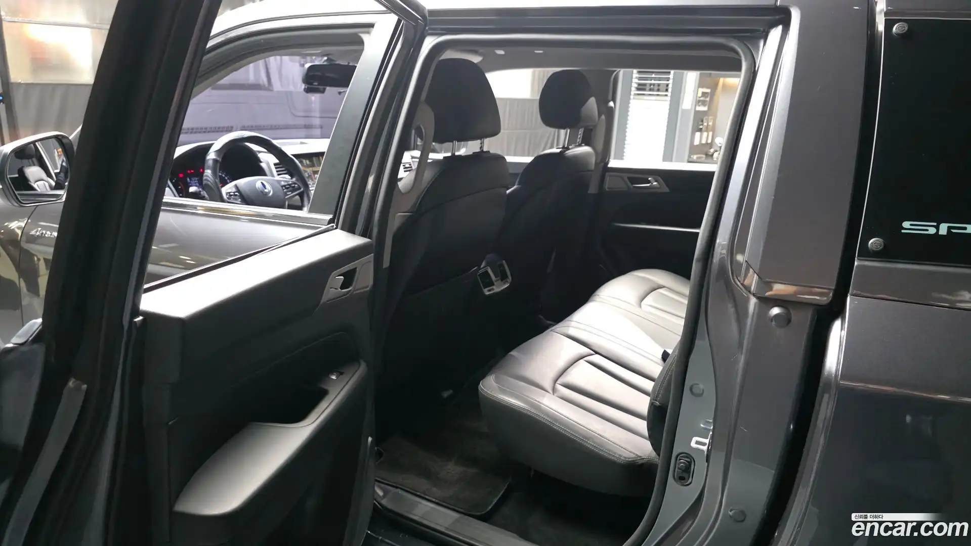 Rexton KG Mobility 2019.7-INNER-036