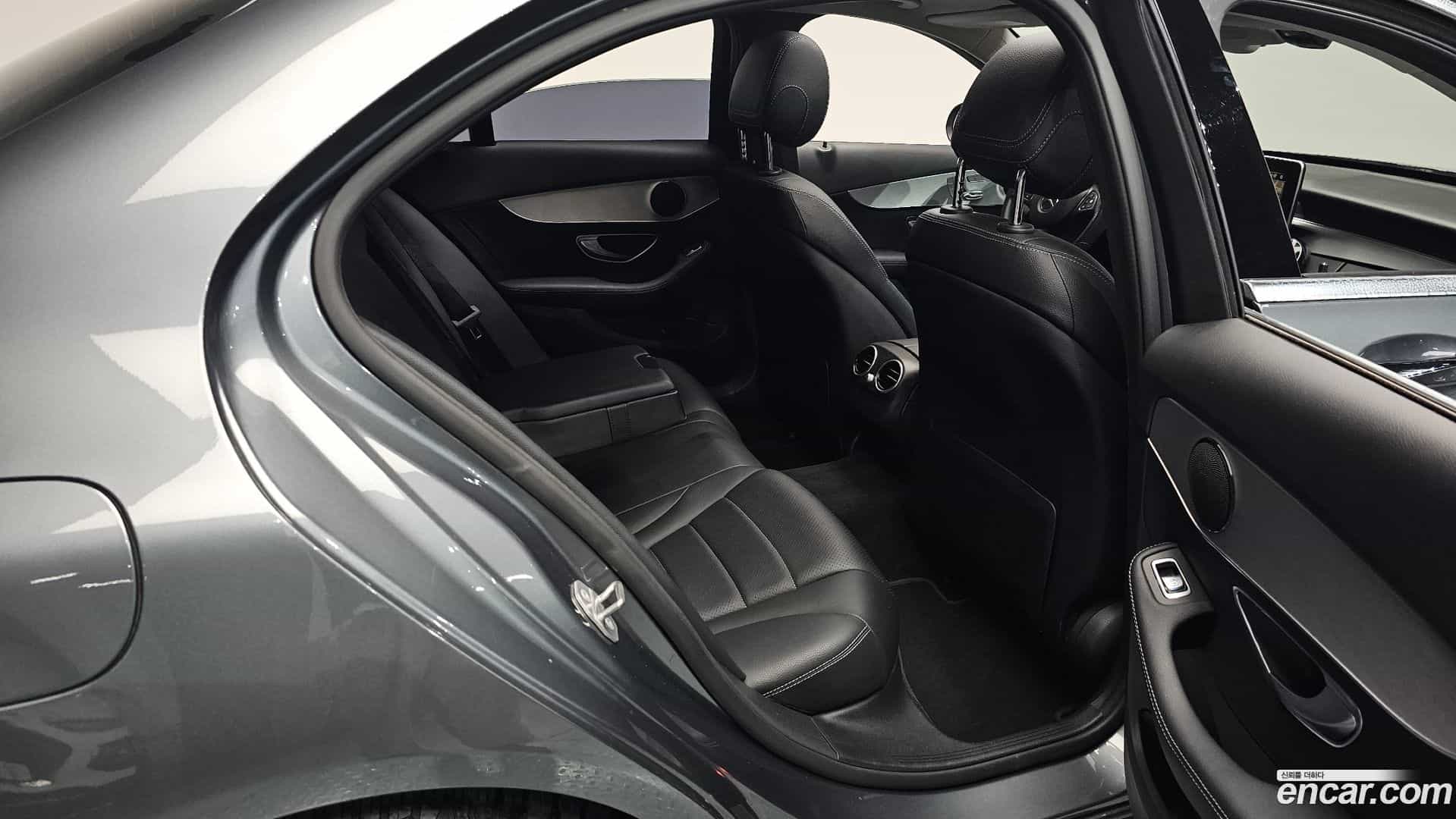 C-Class Mercedes-Benz 2018.1-OPTION-016