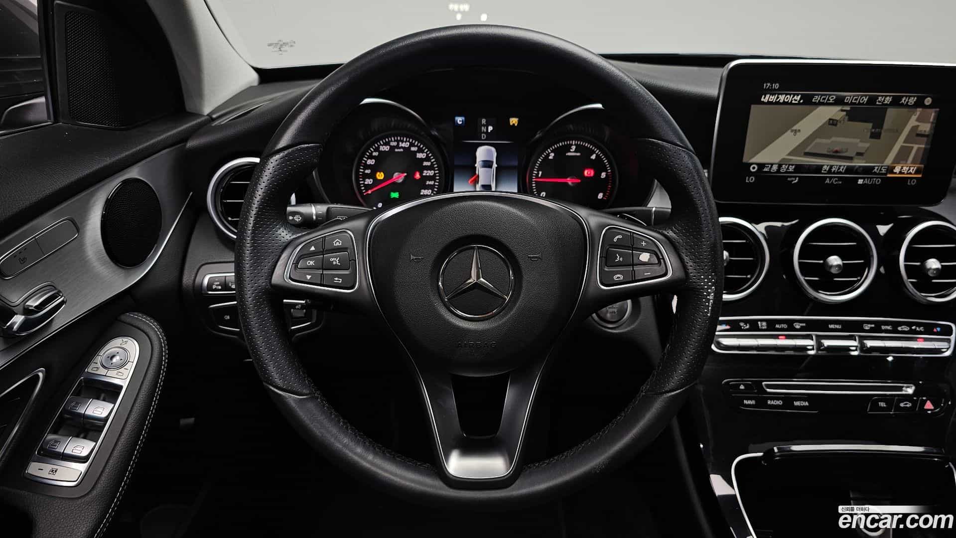 C-Class Mercedes-Benz 2018.1-OPTION-017