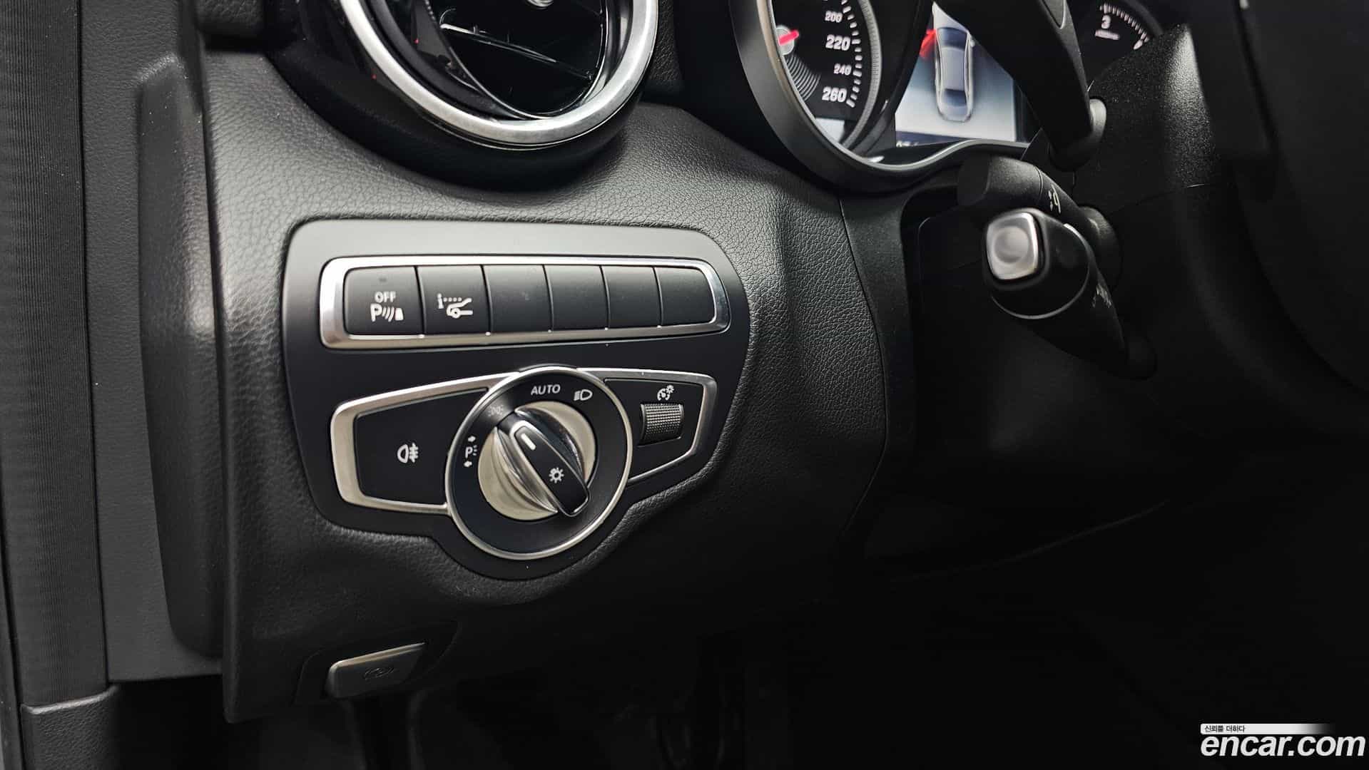 C-Class Mercedes-Benz 2018.1-OPTION-023