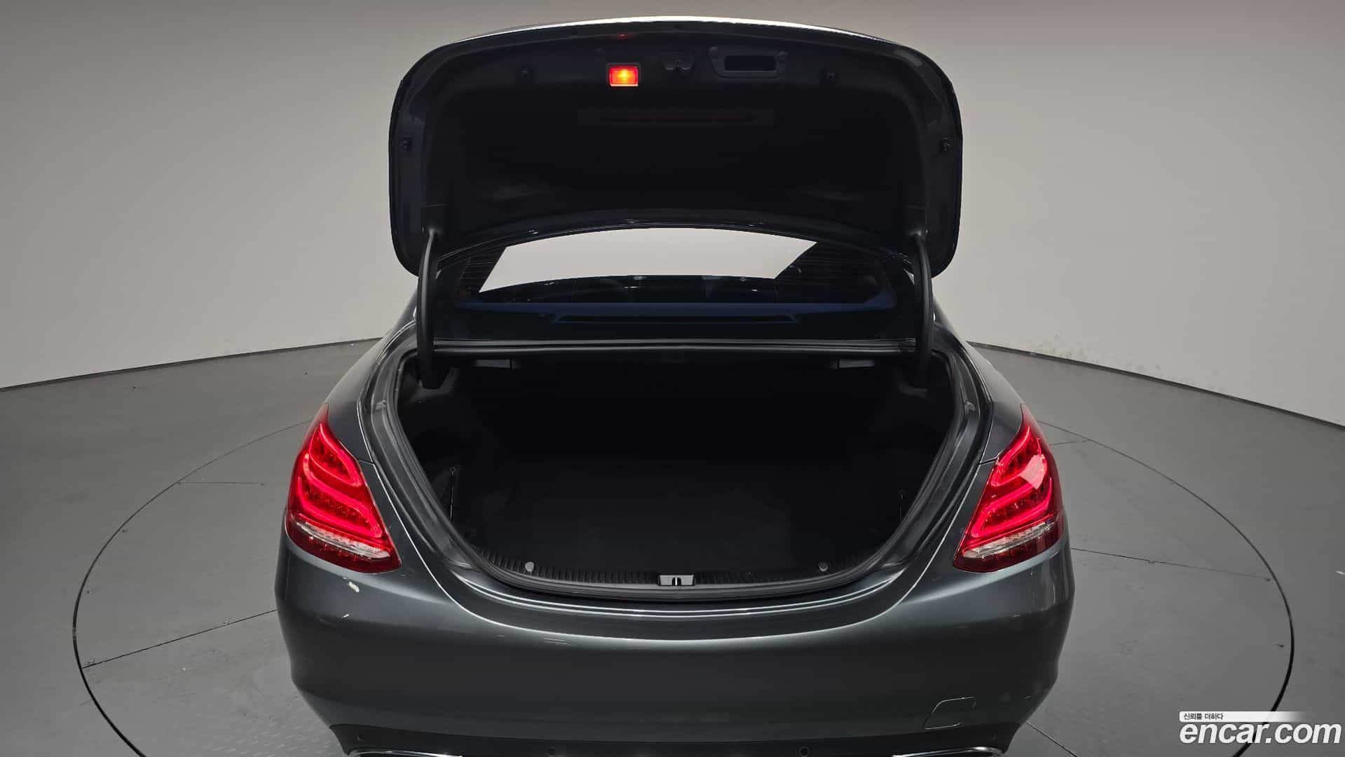 C-Class Mercedes-Benz 2018.1-OPTION-024