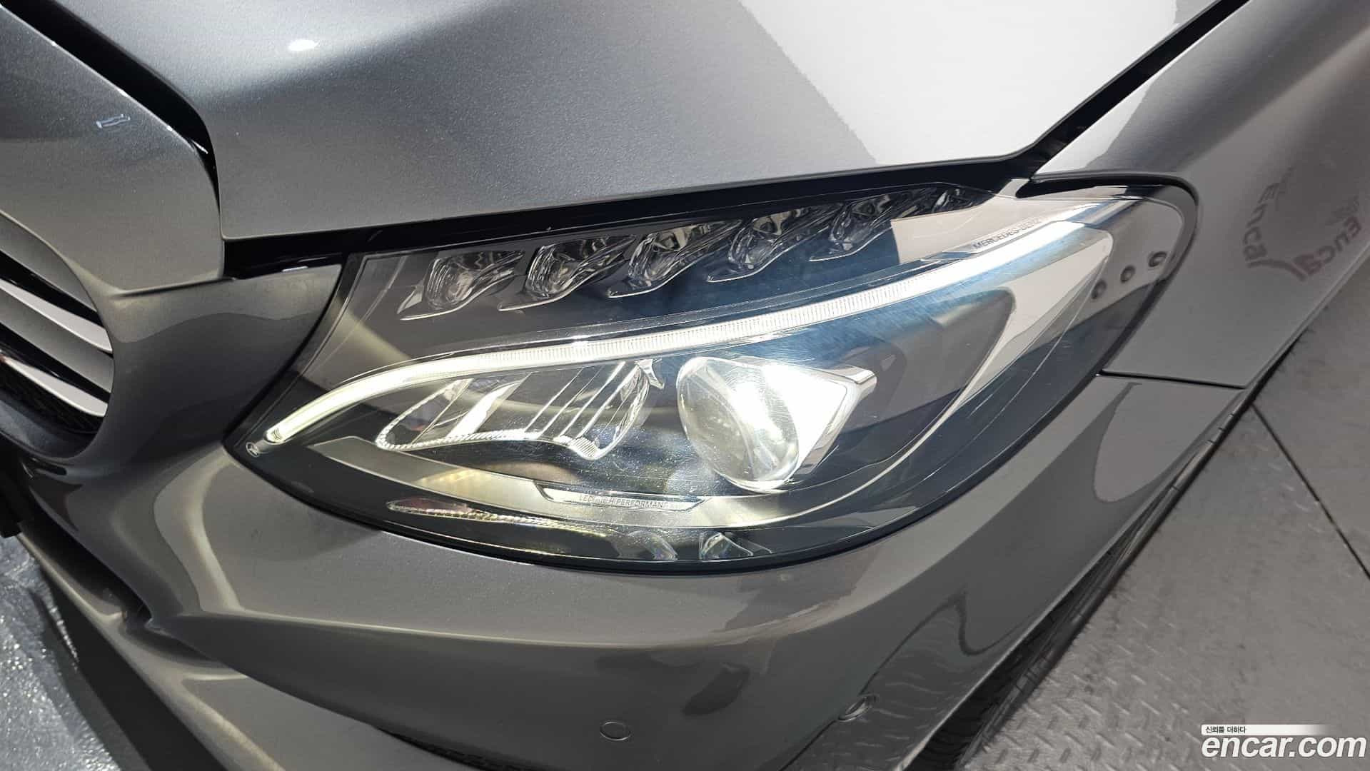 C-Class Mercedes-Benz 2018.1-OUTER-032