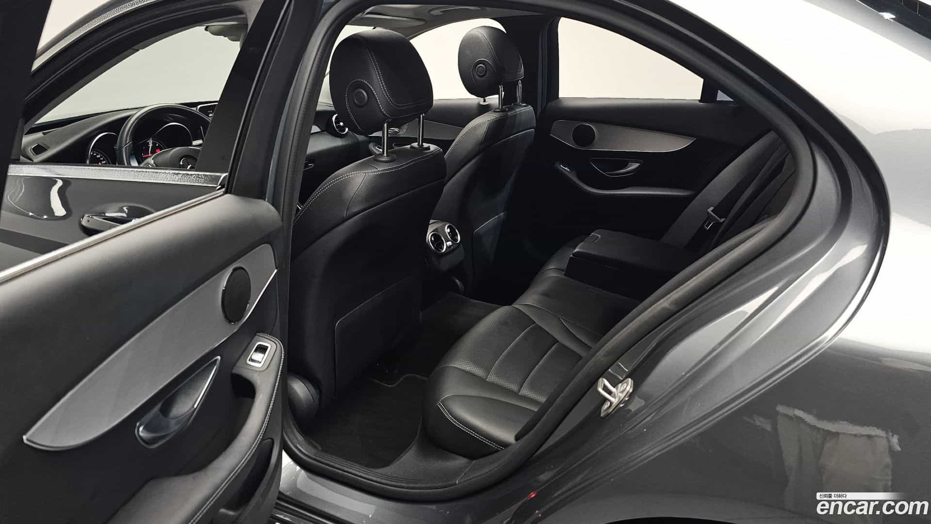 C-Class Mercedes-Benz 2018.1-INNER-036