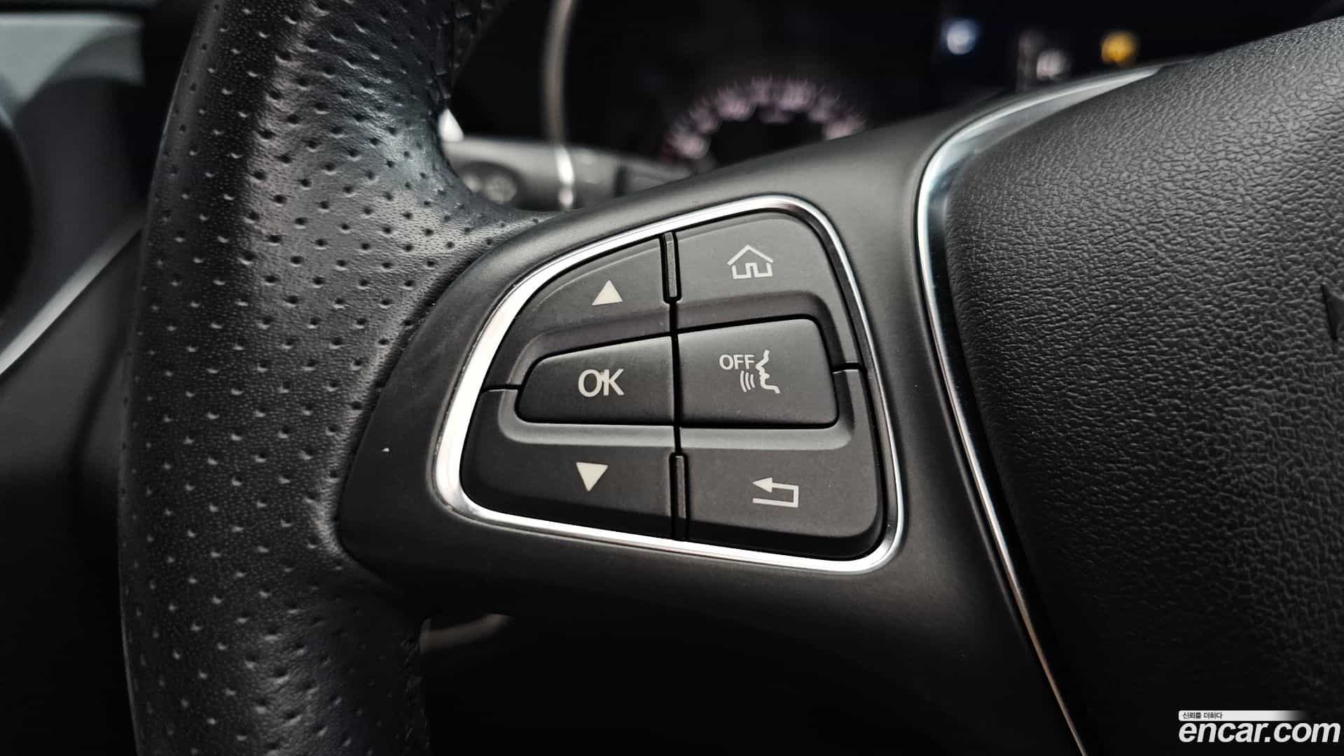 C-Class Mercedes-Benz 2018.1-OPTION-042