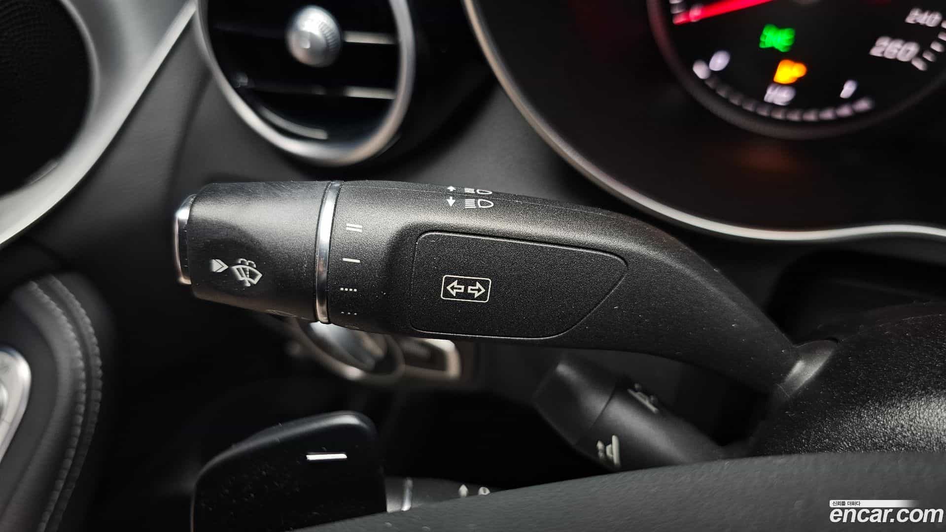 C-Class Mercedes-Benz 2018.1-OPTION-043