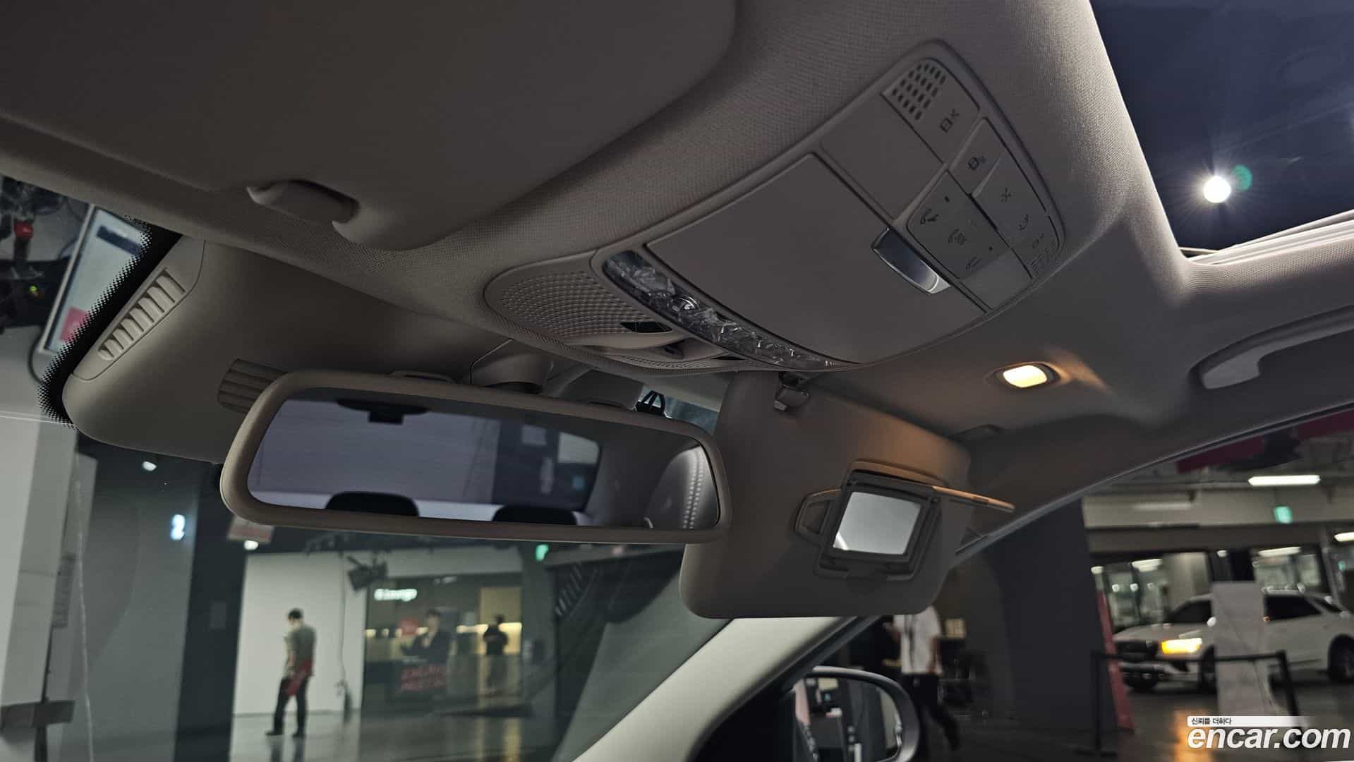 C-Class Mercedes-Benz 2018.1-OPTION-046