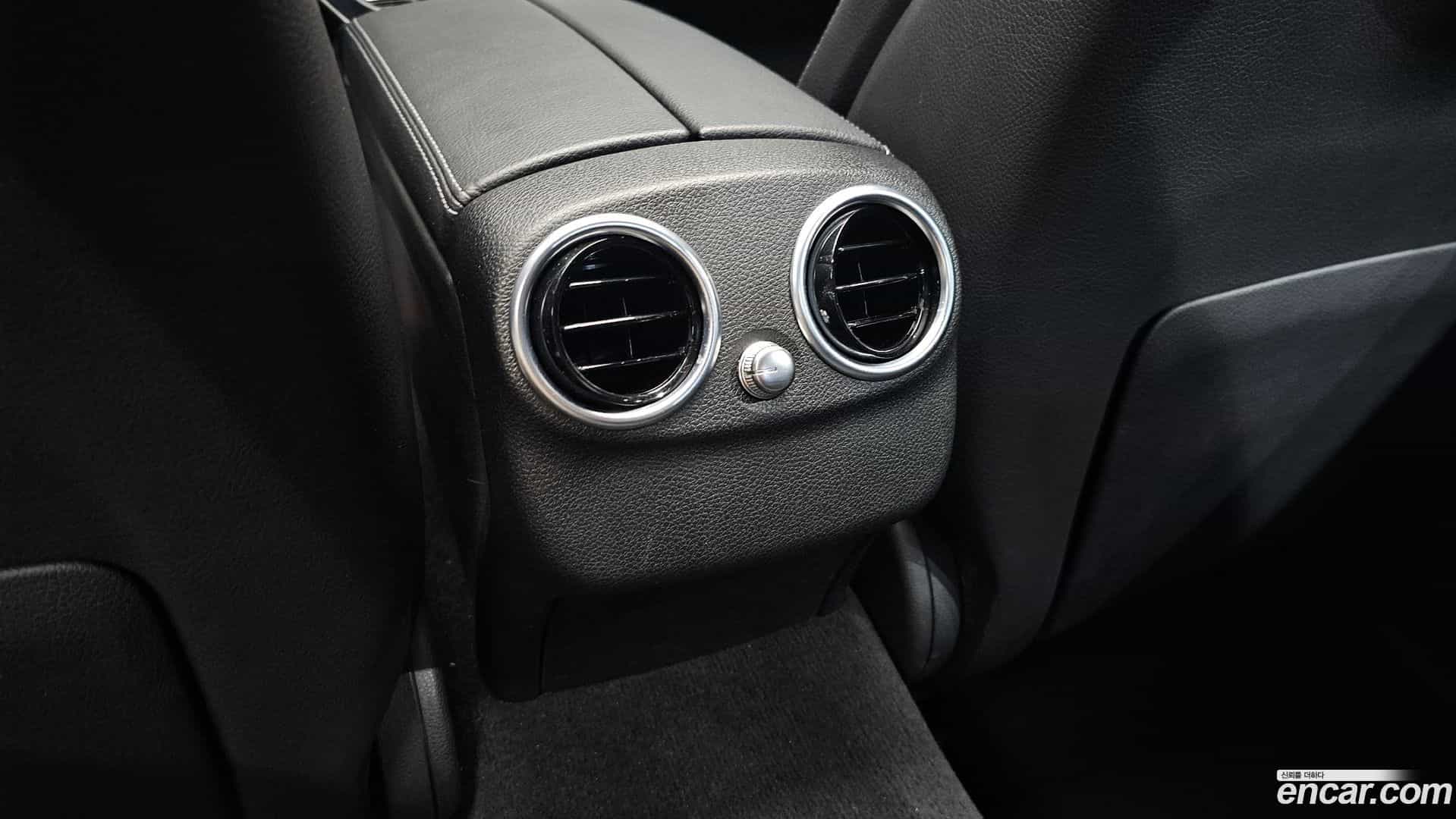 C-Class Mercedes-Benz 2018.1-OPTION-048