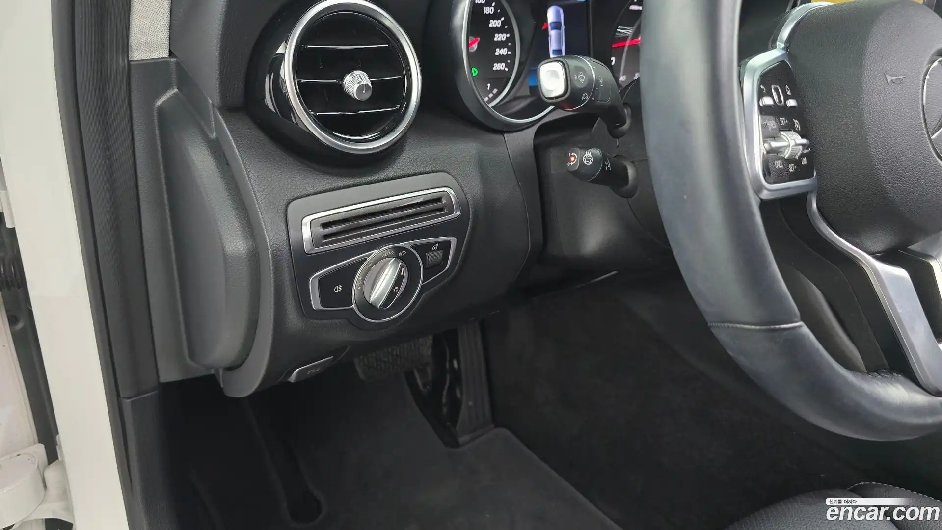C-Class Mercedes-Benz 2020.5-OPTION-040