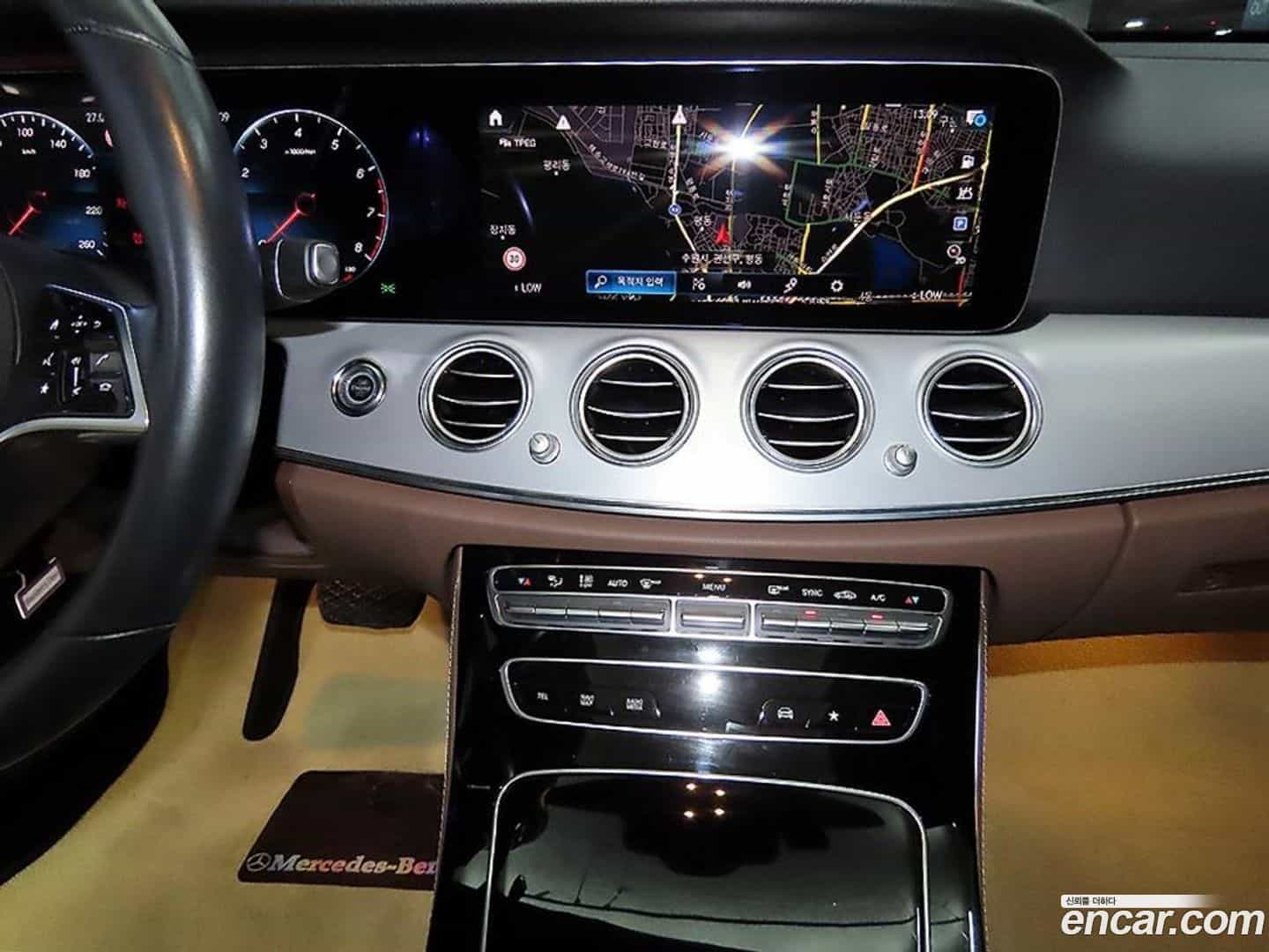 E-Class Mercedes-Benz 2020.11-OPTION-015