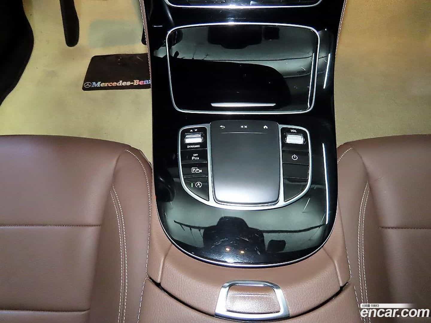 E-Class Mercedes-Benz 2020.11-OPTION-016