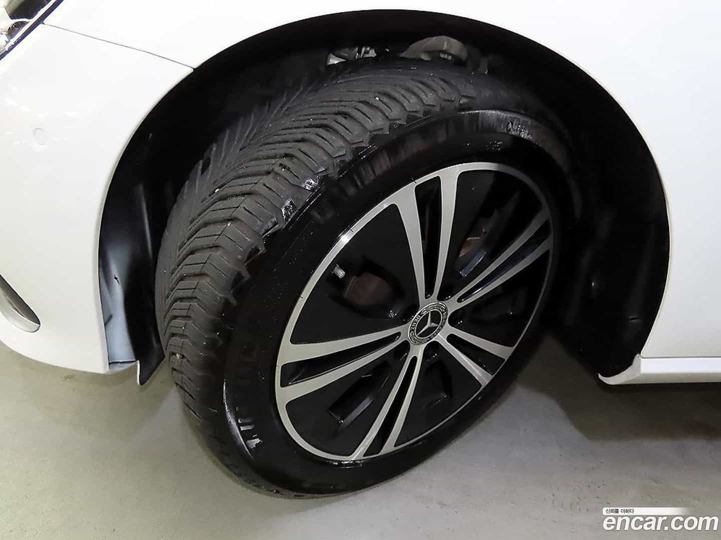 E-Class Mercedes-Benz 2020.11-OPTION-024