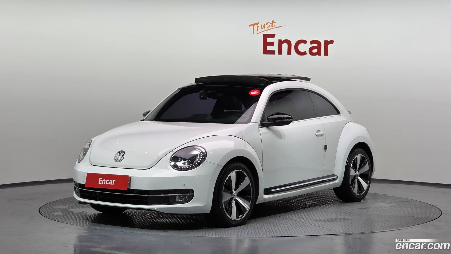 Main__Slider__Photo:Beatle Volkswagen 2015.6-0