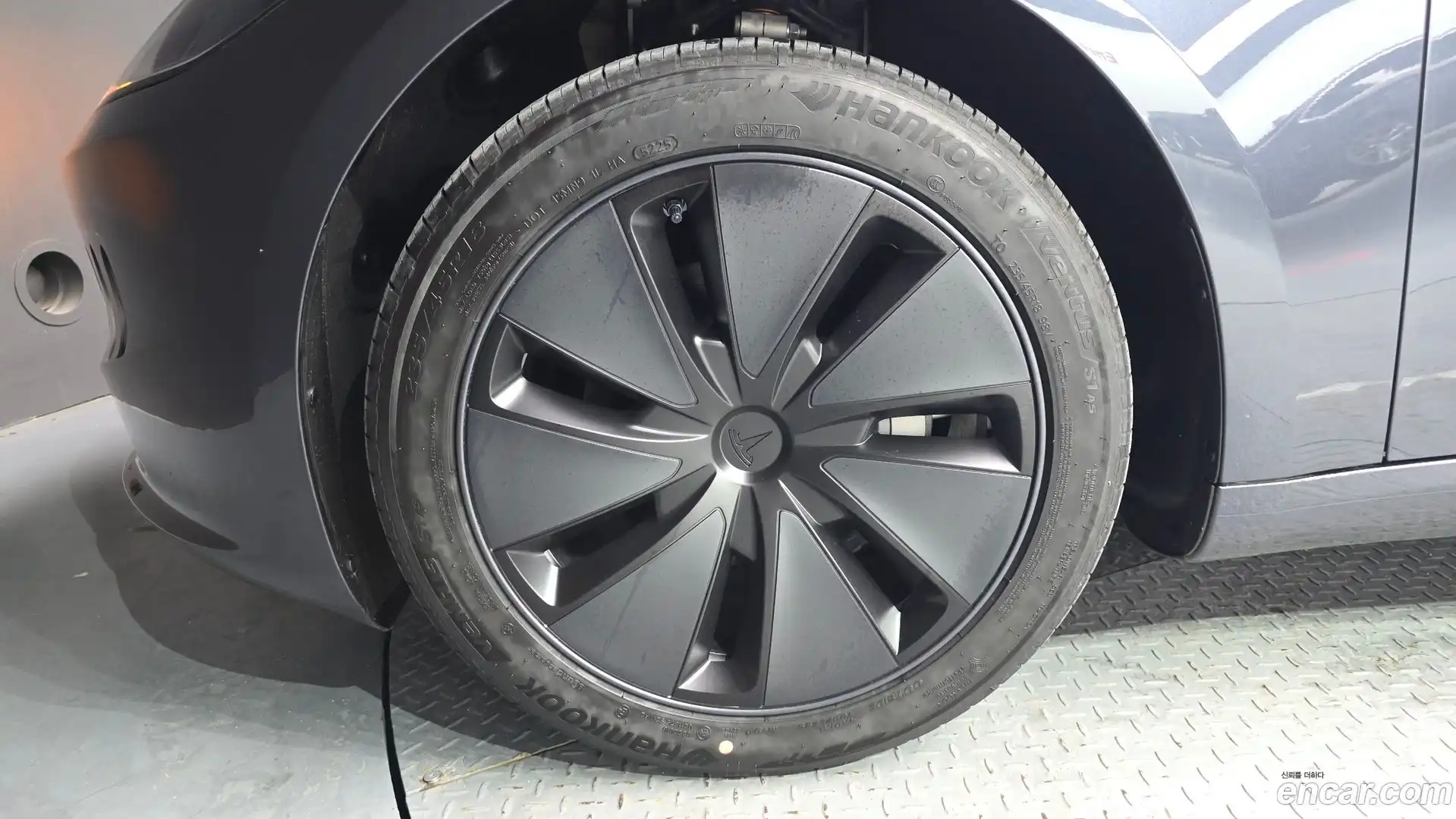Model 3 Tesla 2026.3-OUTER-005