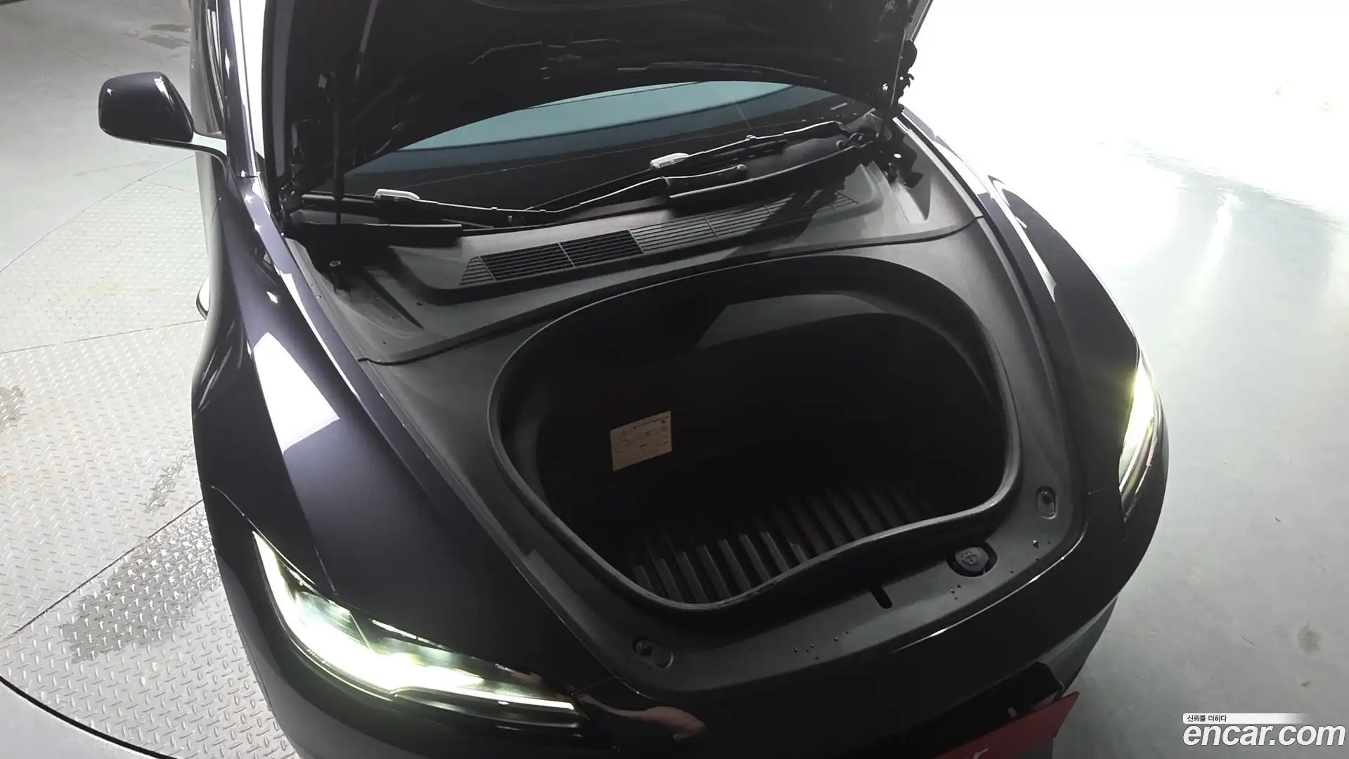 Model 3 Tesla 2026.3-OUTER-006