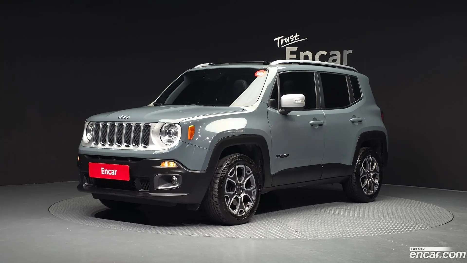 Main__Slider__Photo:Renegade Jeep 2018.6-0