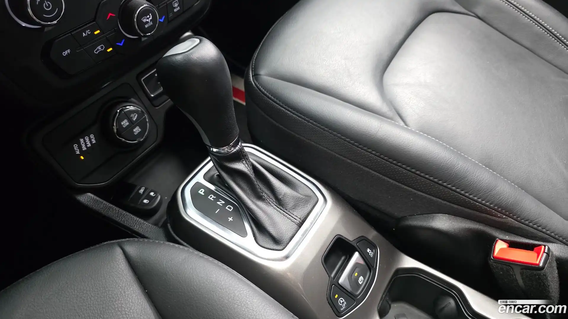 Renegade Jeep 2018.6-INNER-009