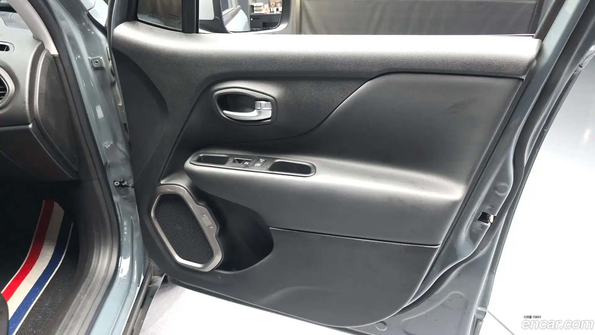 Renegade Jeep 2018.6-INNER-034