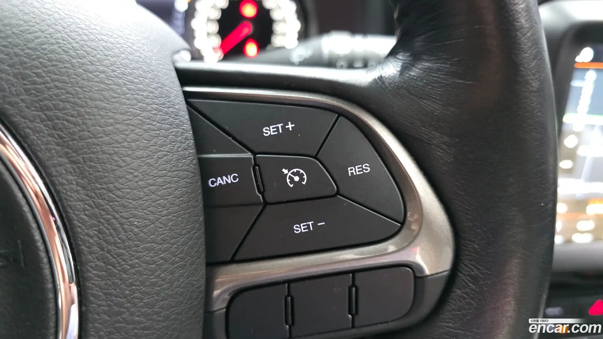 Renegade Jeep 2018.6-OPTION-043